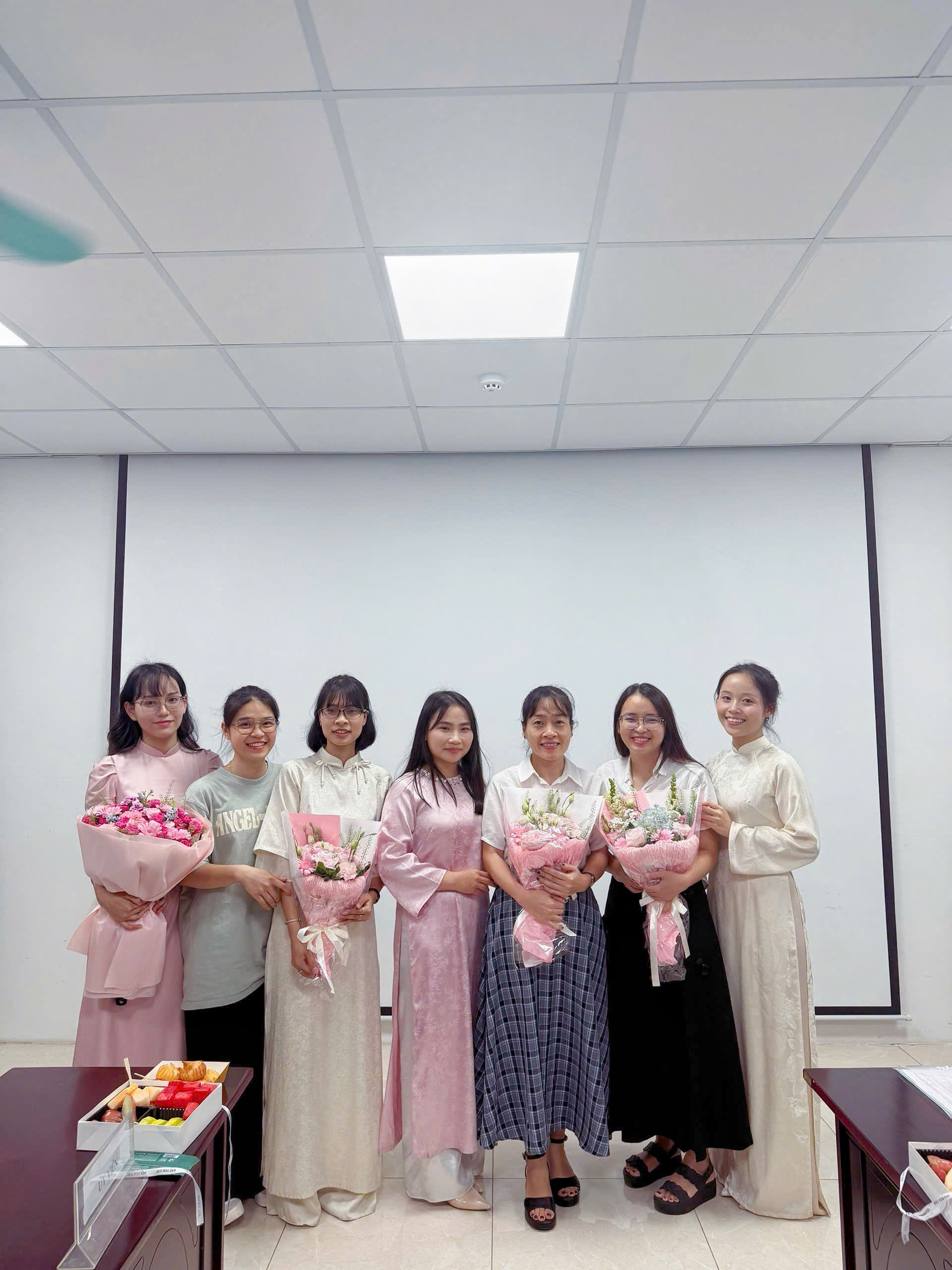 Sự kiện bảo vệ KLTN QH2021 Dược 4